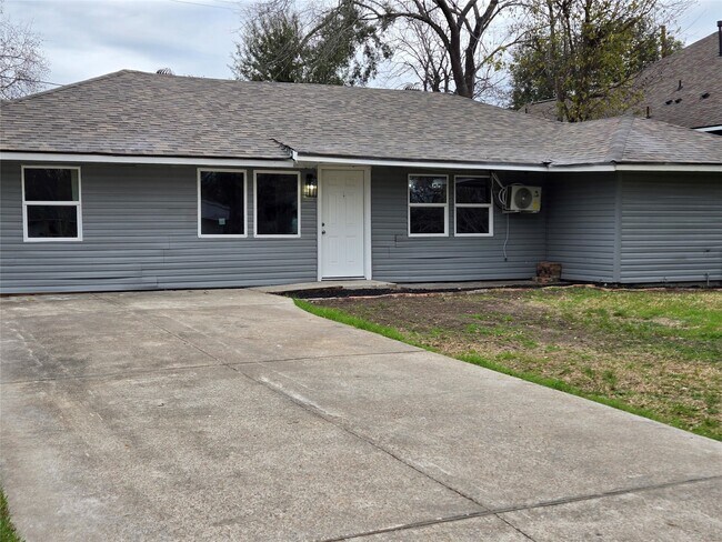 Photo - 5823 Lyndhurst Dr