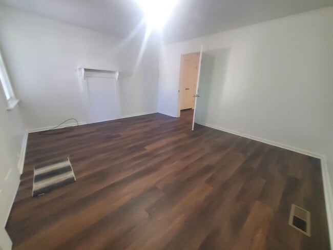 Photo - 810 Lee St Unit B