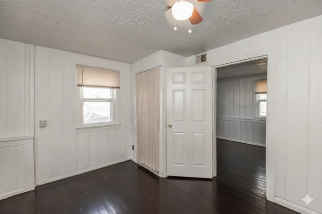 Photo - 222 Manning Ave