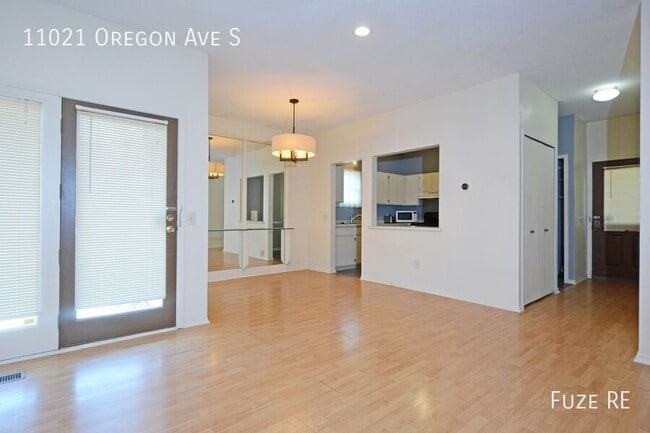Photo - 11021 Oregon Ave S