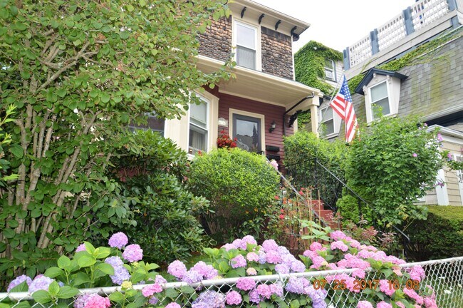 Photo - 616 Thames St