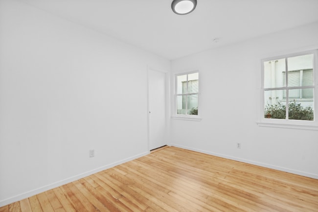 26 Rose Ave