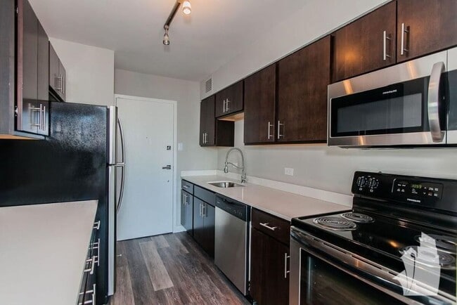 Photo - 5600 N Sheridan Rd