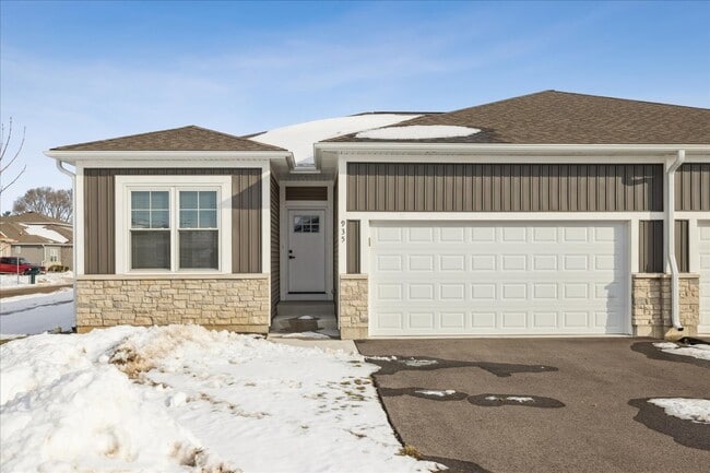 Building Photo - 935 Partridge Cir