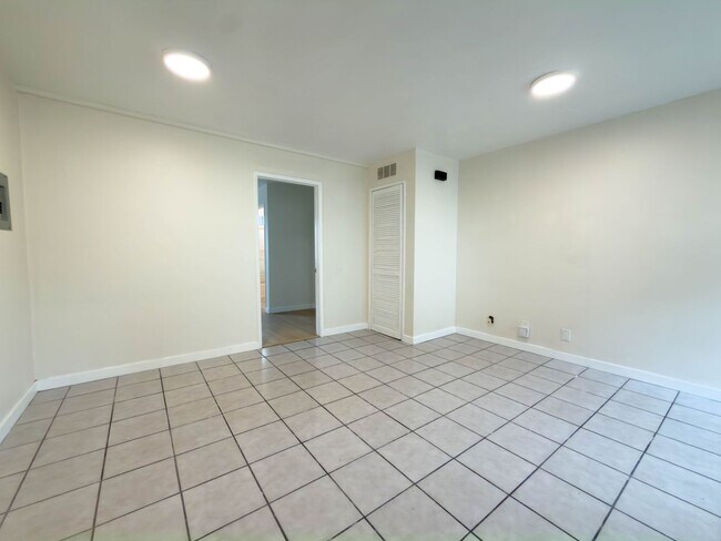 322 Benton Wy Unit 2