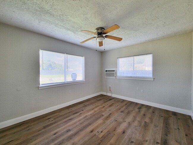 Building Photo - 711 Ave A