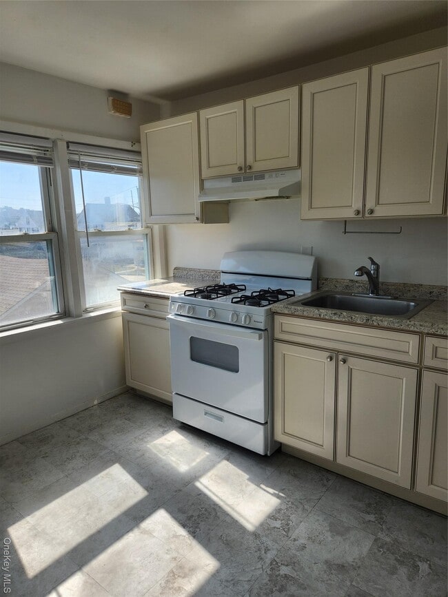 Photo - 49 Roger Ave