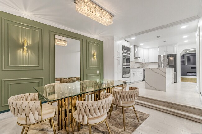 Photo - 154 Temple St