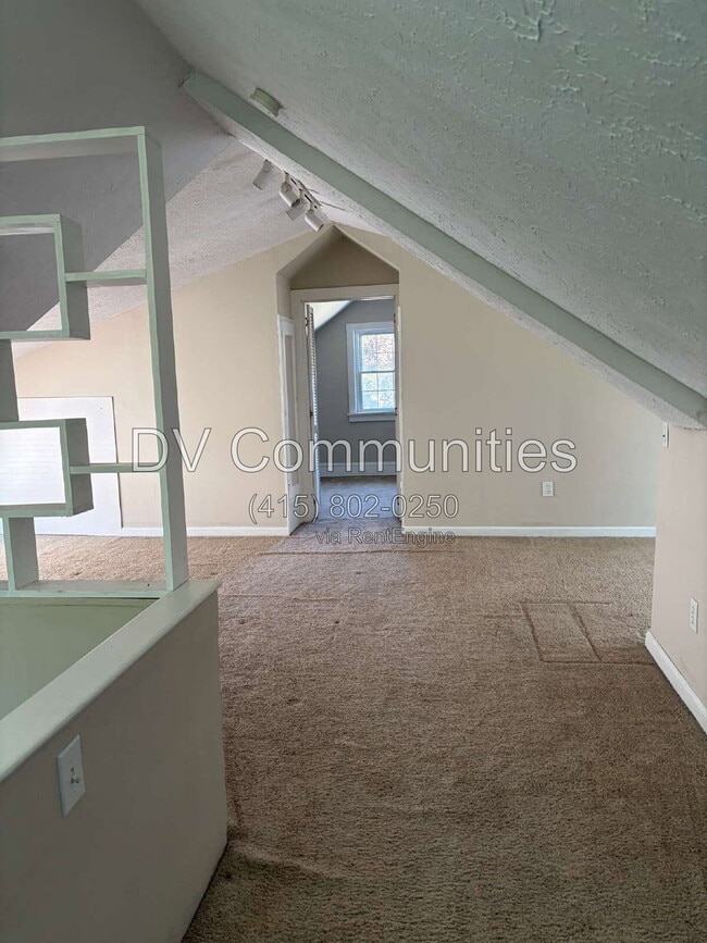 Photo - 9110 Rosewood Ave
