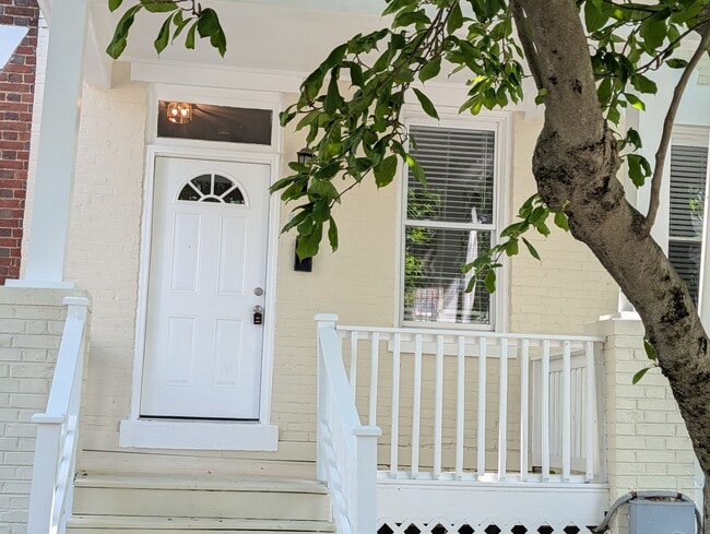 Photo - 636 Lamont St NW