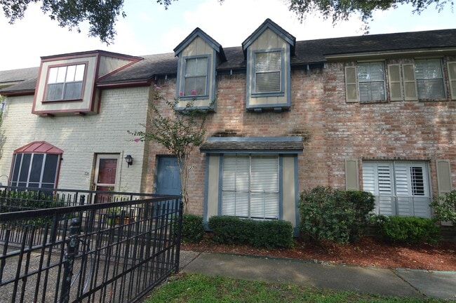 Photo - 14715 Barryknoll Ln Unidad 127 Rental
