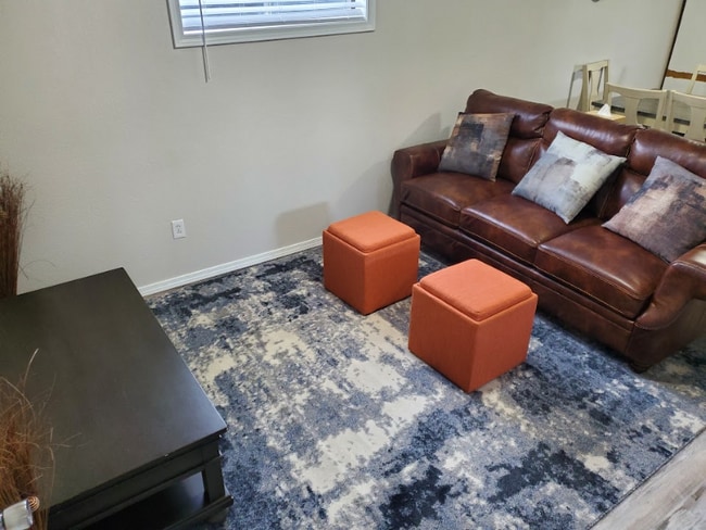 Photo - 6863 Chippewa Rd