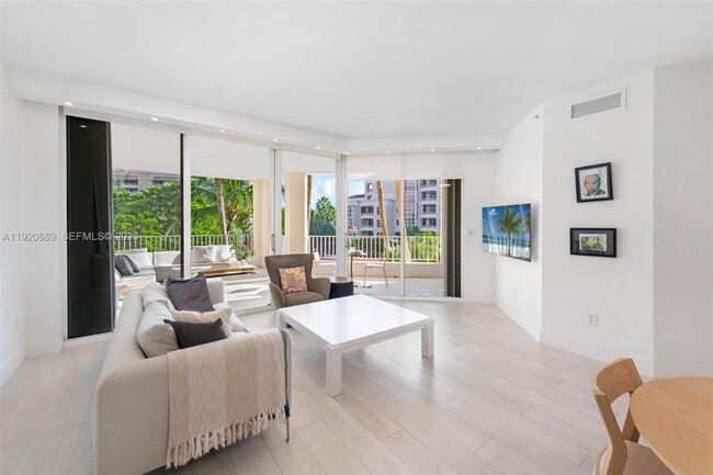 Building Photo - 715 Crandon Blvd Unit 305