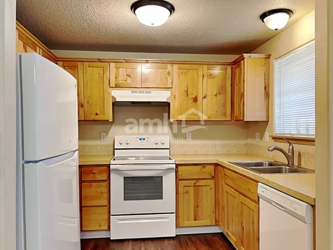 Photo - 2144 E Third Street