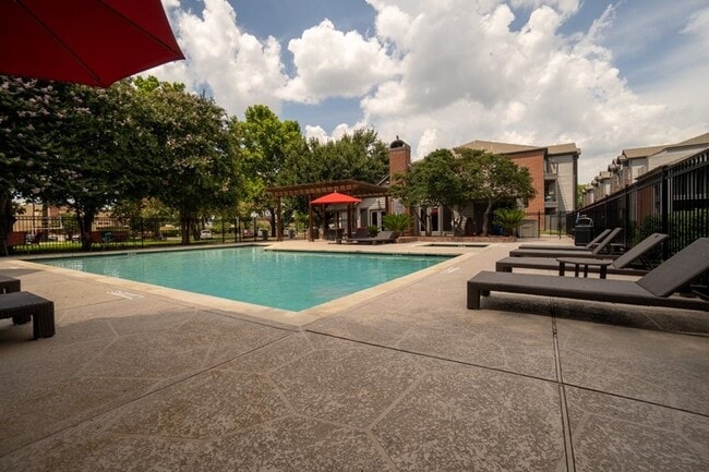 Photo - 1400 Clarewood Dr