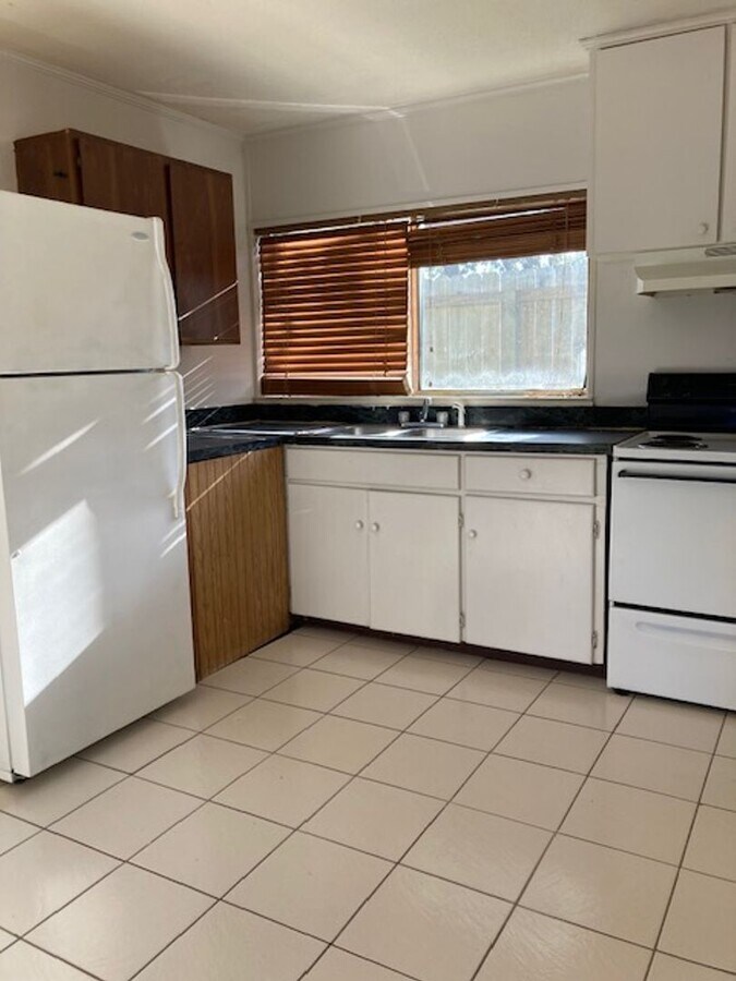 Photo - 569 Florosa Ct