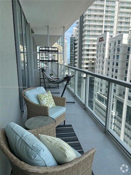 Building Photo - 79 SW 12th St Unit 1505-S Rental