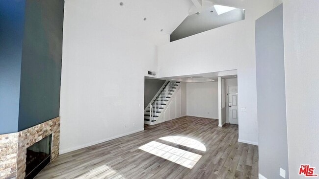 Photo - 5420 Sylmar Ave