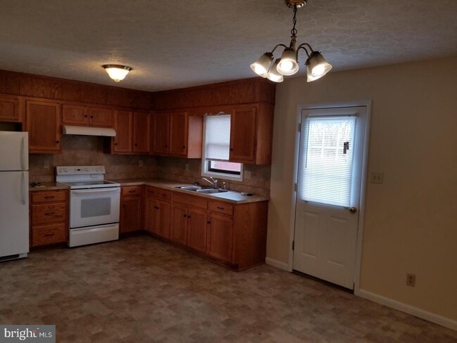 Photo - 695 Center Dr