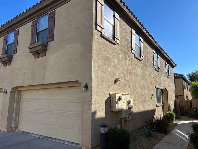 Photo - 8111 W Lynwood St