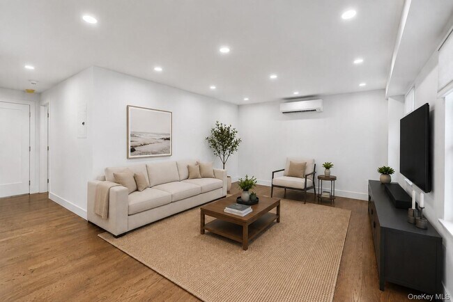 Photo - 1431 Old Northern Blvd Unidad 4