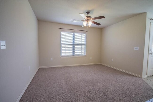 Photo - 931 Kensington Dr