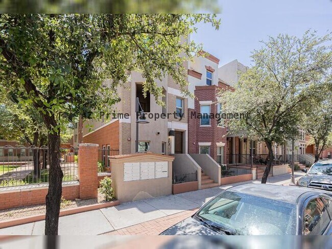 Photo - 563 W 6th St