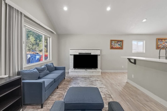 Photo - 1001 N Shamrock St Unidad ID1460940P