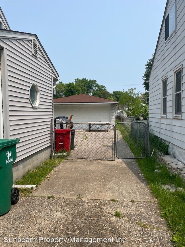 3 br, 2 bath House 23076 Melrose Ave Rental For Rent in Eastpointe