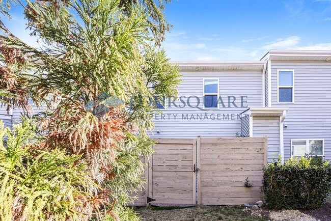 Photo - Conveniently Located Townhome With 3 Beds and 2.5 Baths