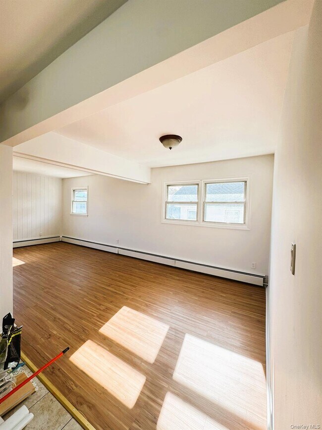 Photo - 131 Roslyn Rd Unit 2nd Floor