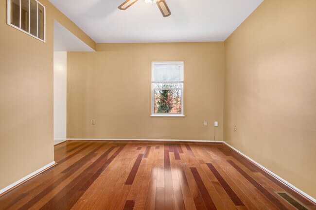 Photo - 2705 24th St NE