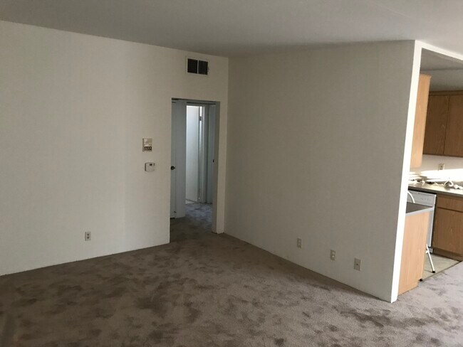14141 Tiara St Unidad 13