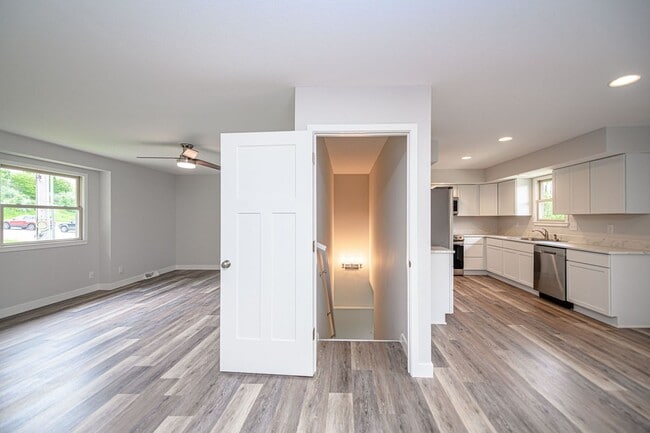 Building Photo - GEORGETOWN Duplex - SW Columbia – 3 Bed, 3... Rental
