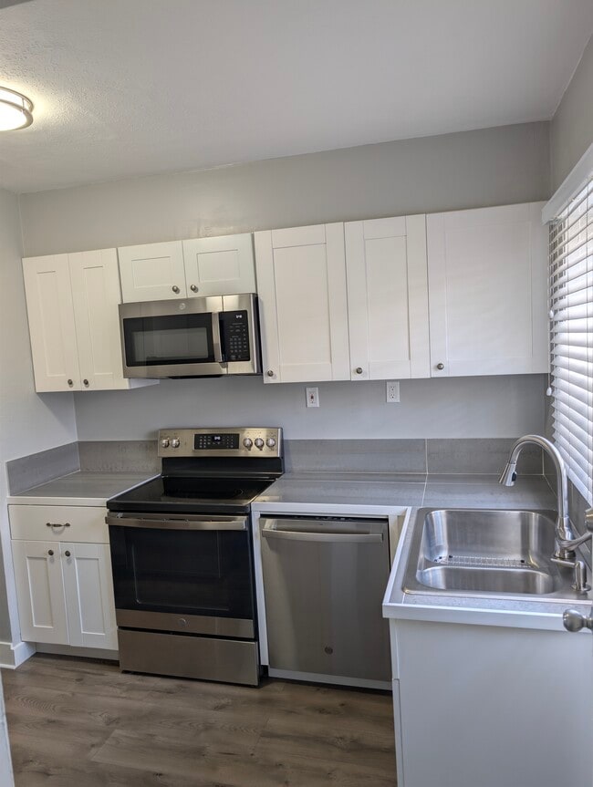 Building Photo - 500 S Beach St Unit C1