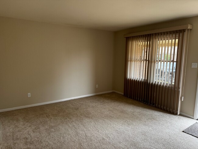 Photo - 114 Windsor Dr