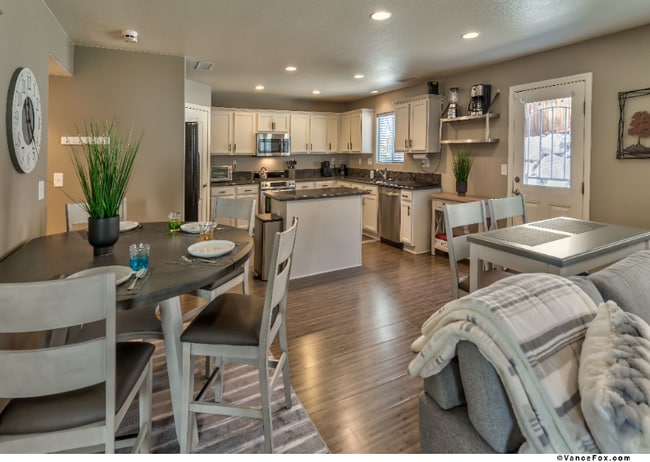 Photo - 2924 Bryan St