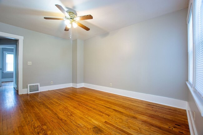 Photo - 2 Bedroom / 1 Bath Duplex with Garage in Askarben!