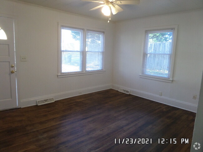 Building Photo - 2124 Ravendale St Rental