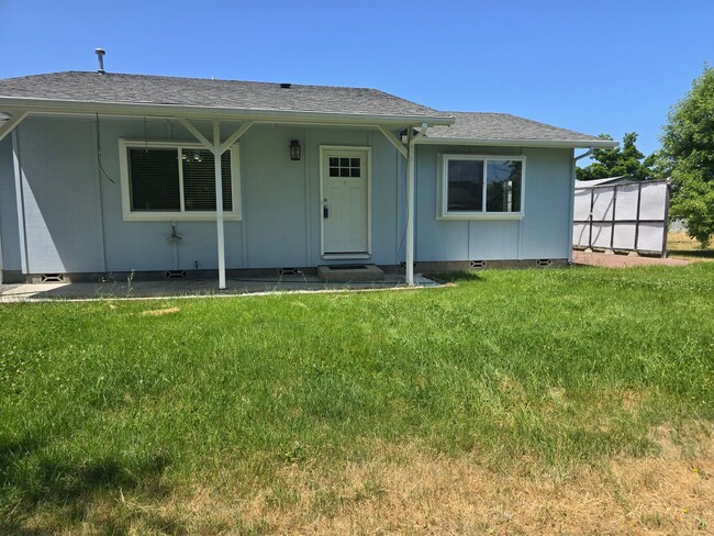 Photo - 3 bed 1 bath  Home for Rent in Grants Pass