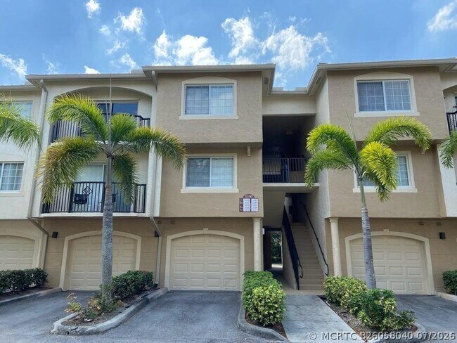 Building Photo - 1117 Crestwood Ct S Unit 1117