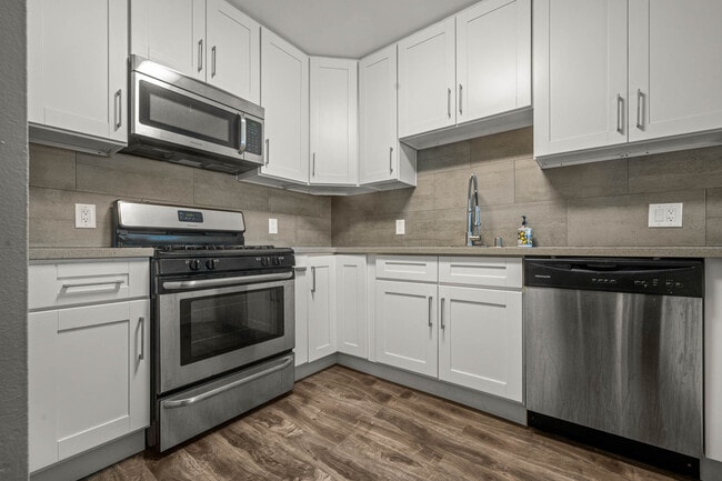 Lafayette Place - Lafayette Place Apartments