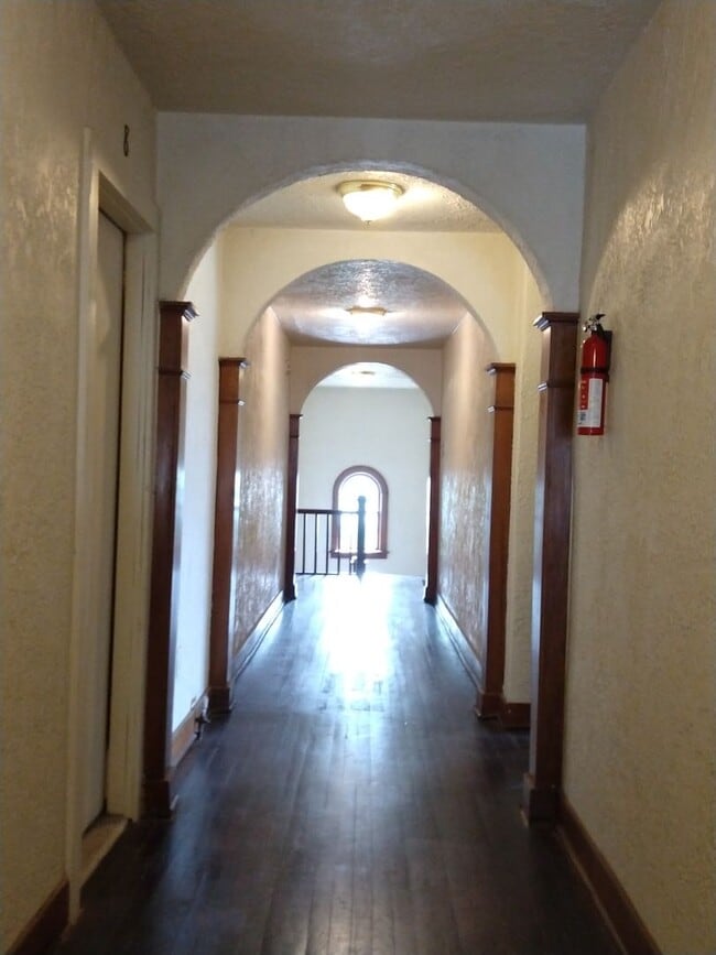 Photo - Updated Studio in the Paseo District Unit Apt 5