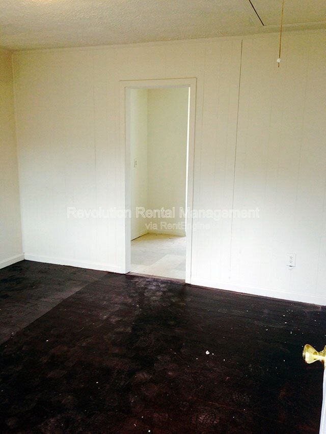 Photo - 721 English St