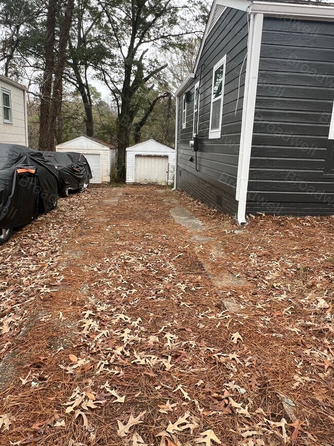 Photo - 1860 Broadwell St SW