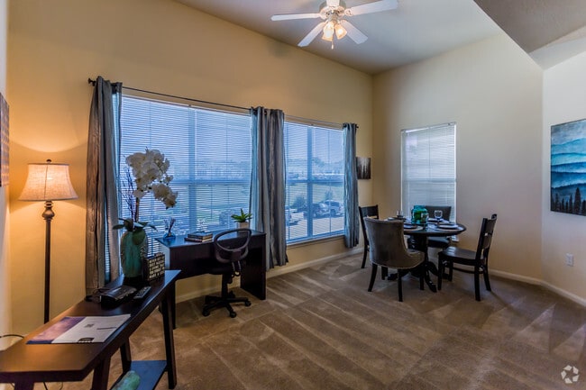 2BR, 2BA - Saenger - 1228 SF - Dining Area