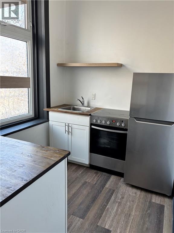 Photo - 123 MacNab St S Unit 10