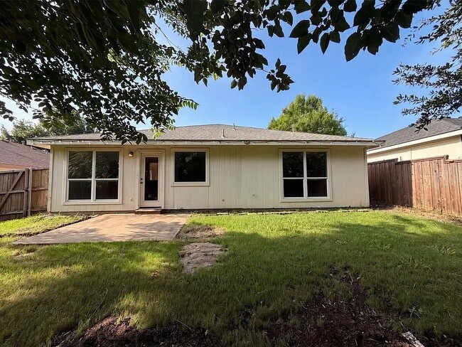 Building Photo - 2324 Glenhaven Dr