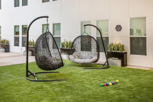 Outdoor Seating Area | The Mix at CTR City | Anaheim, CA Apartments