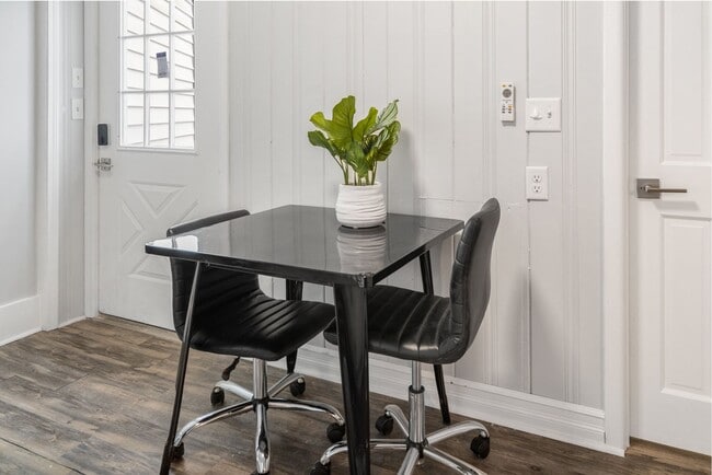 Photo - 1005-1007 N Aurora St, LLC Unit 3